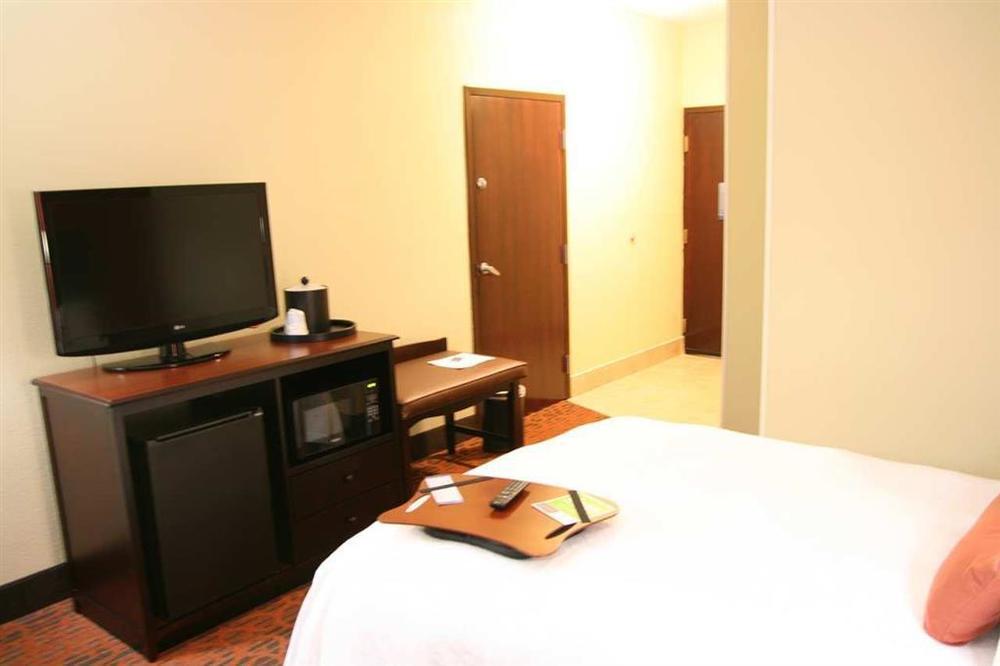 Hampton Inn Ешленд Номер фото