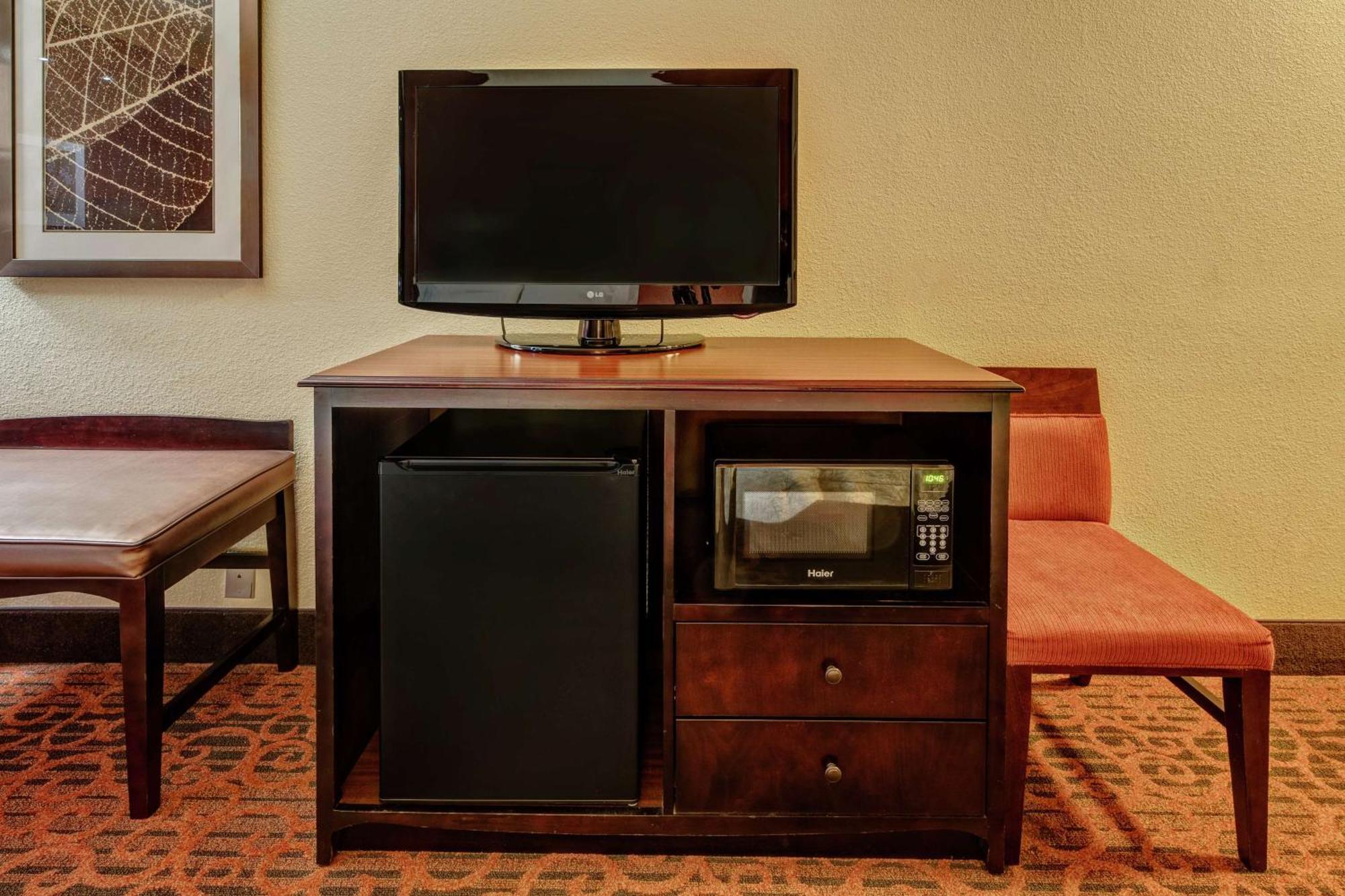 Hampton Inn Ешленд Екстер'єр фото