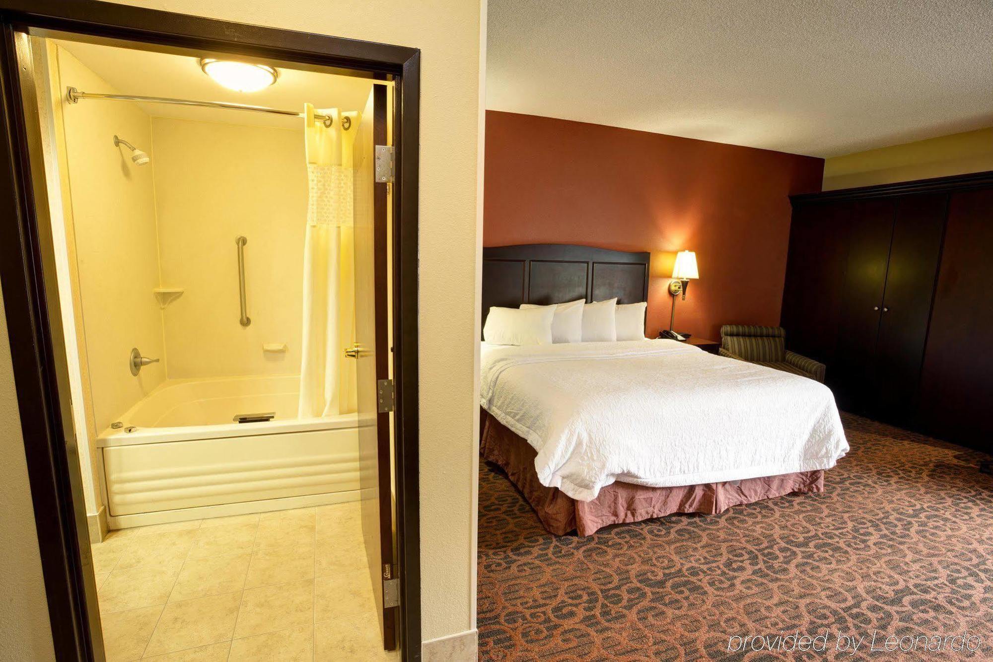 Hampton Inn Ешленд Екстер'єр фото